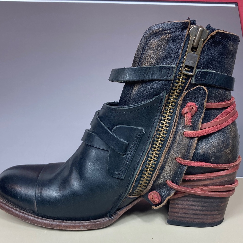 leather Freebird by Steven Black Ankle Boots with Red Straps *4.99 shipping* sz9 - Picture 8 of 16